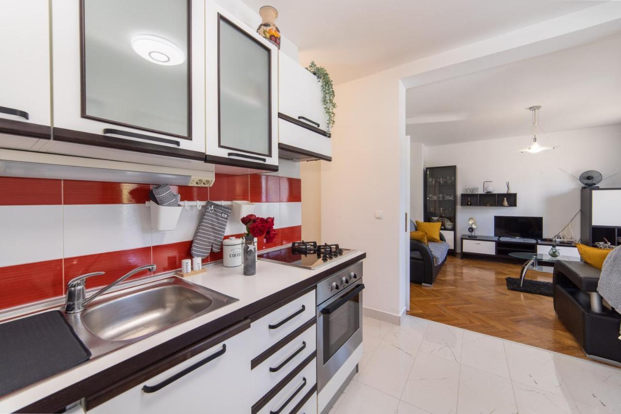 Apartman Porto Плоче Екстериор снимка