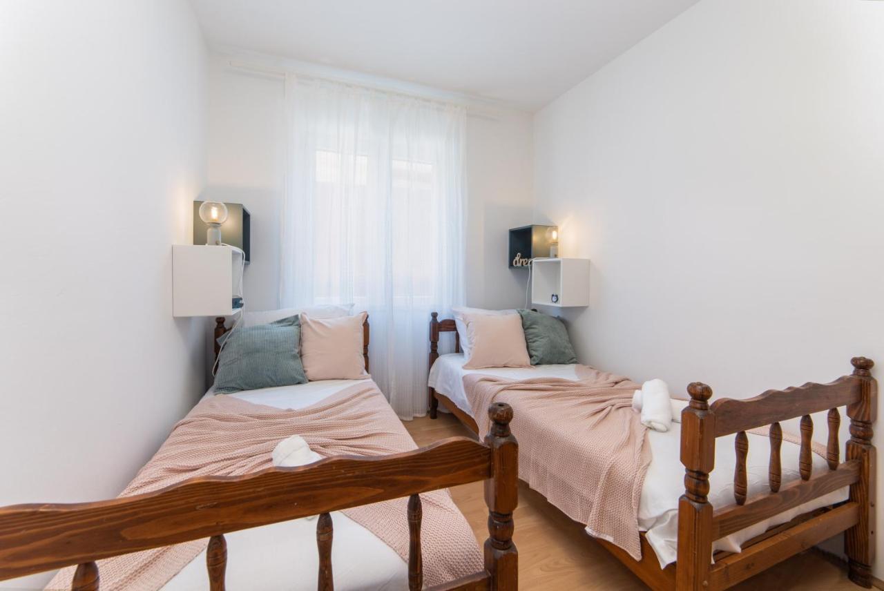 Apartman Porto Плоче Екстериор снимка