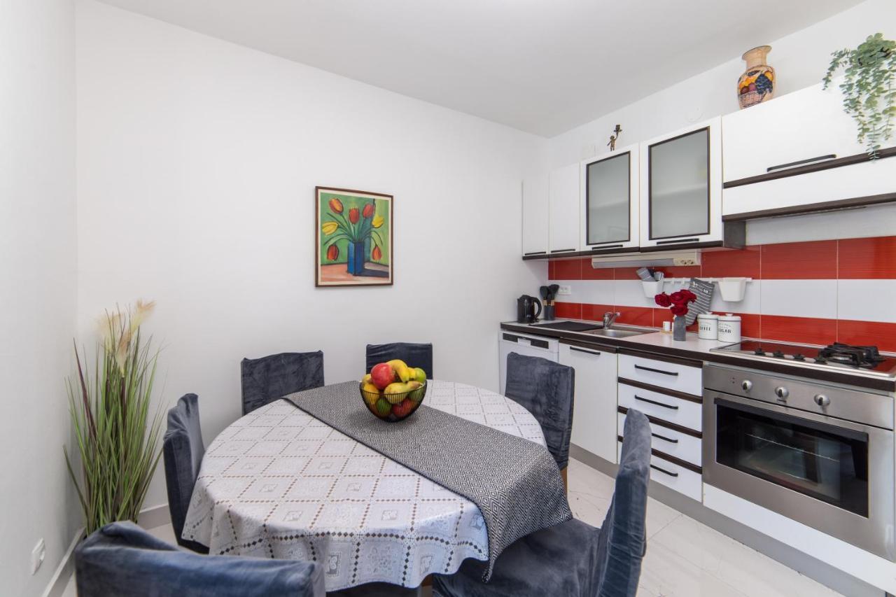Apartman Porto Плоче Екстериор снимка